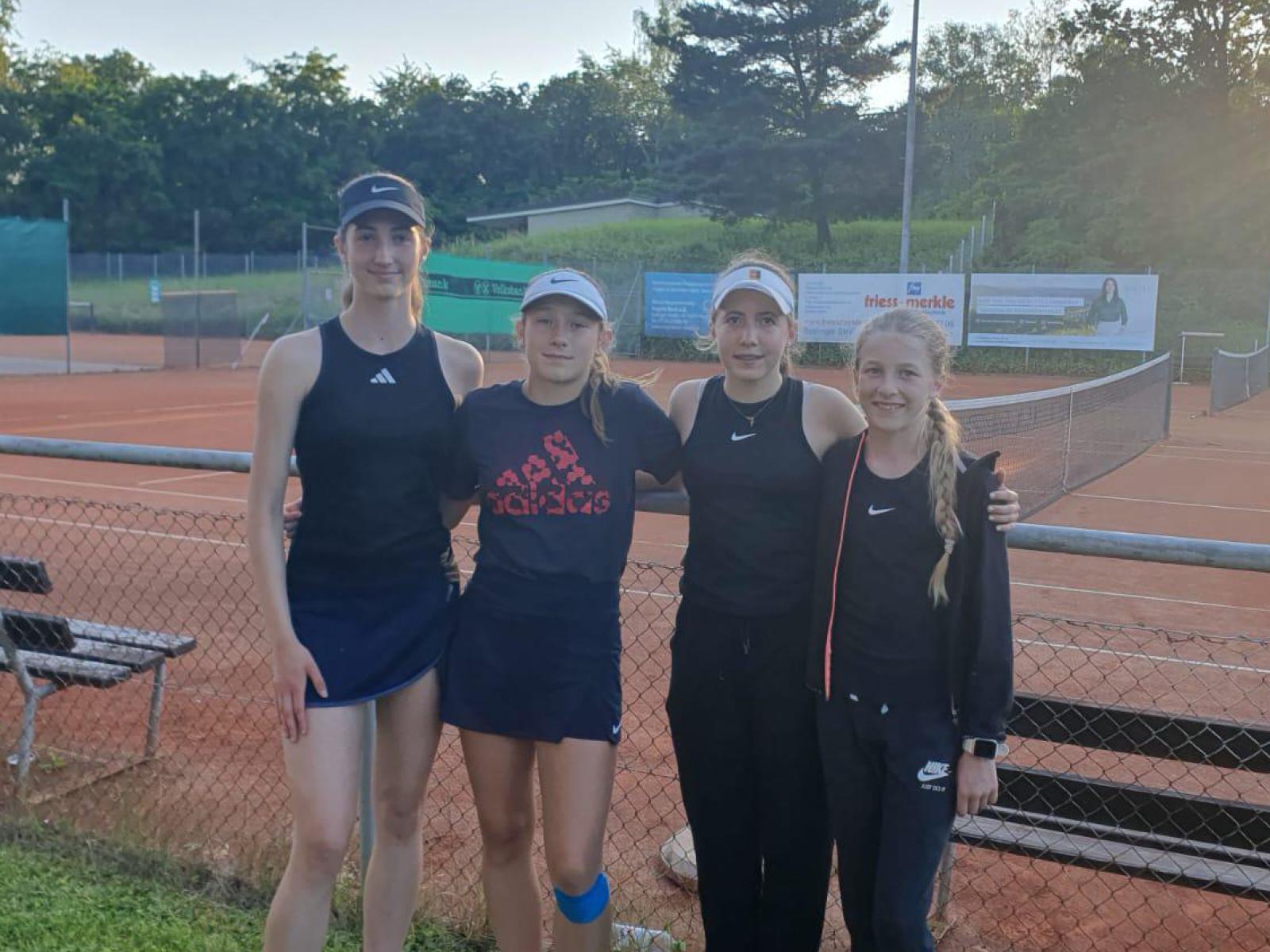 Emma Rätscher und Jella Precker mit gelungenem Debüt bei unseren Damen, Siegesserie der Junioren U15/1 gerissen und erfolgreicher Start der neuen Spielgemeinschaft